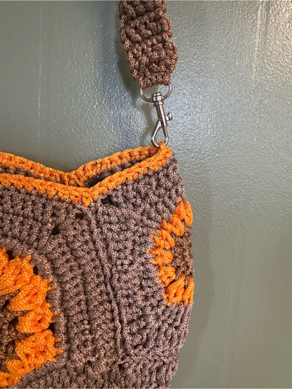 Crocheted Crossbody Bag in Brown and Orange – Boho Floral Accent - Picture 2 of 4